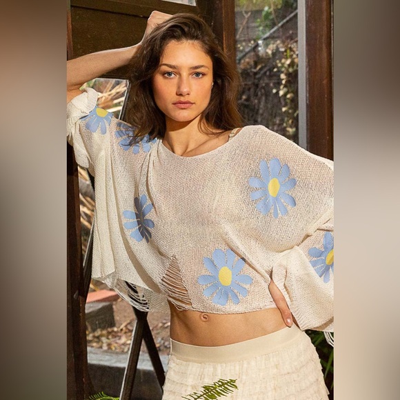 Long Sleeve Distressed Flower Print Knit Top - POL - Picture 5 of 7
